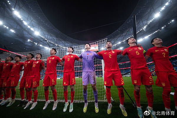 萧初然也不能强求，于是便对萧常坤说：爸，待会儿您同学来了之后，尽量不要把话题聊到我身上，我今天心情不是很好，不是太想说话。